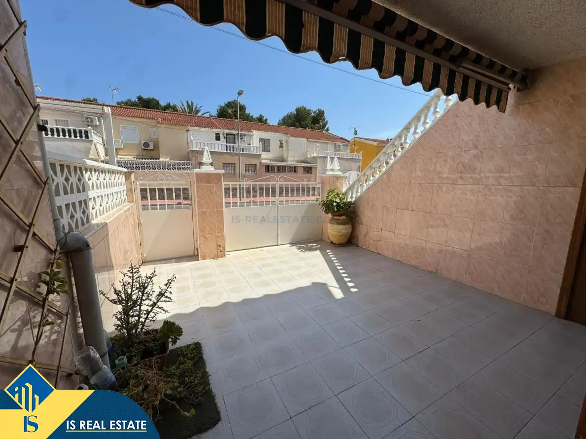 Bungalow con terraza, en la provincia de Alicante, en la ciudad de Torrevieja, en la zona de Playa de los Náufragos. 3 habitacione, imatge 4