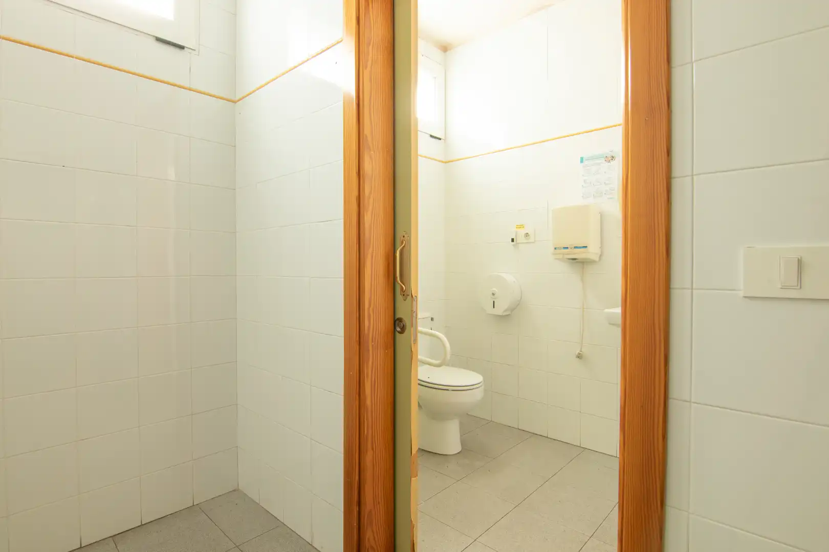 Badezimmer von Fabrikhallen zum Verkauf in La Vall d'Uixó mit Heizung und Alarm