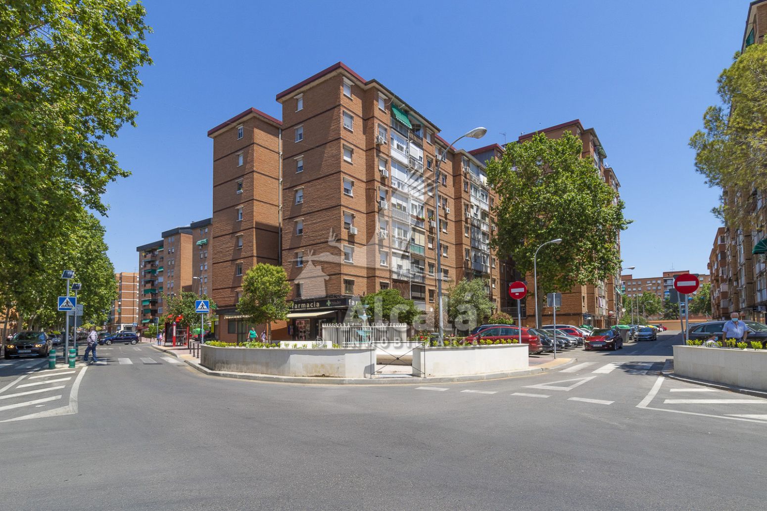 Vista exterior de Local en venda en Alcalá de Henares