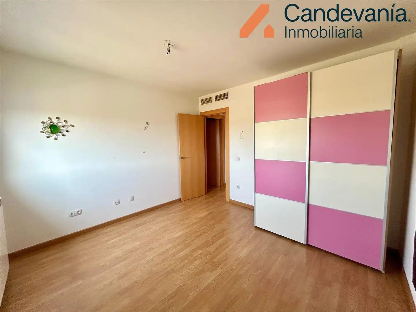 Casa adosada en venta en Zuera con Calefacción, Jardín privado y Parquet