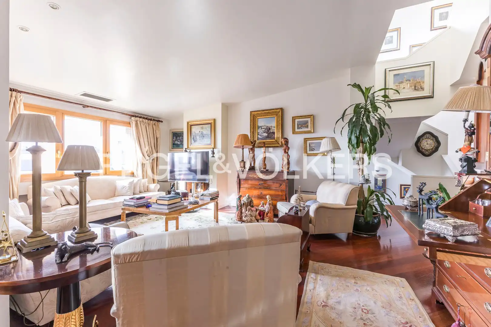 Sala d'estar de Casa adosada en venda en Pozuelo de Alarcón amb Aire condicionat, Calefacció i Terrassa