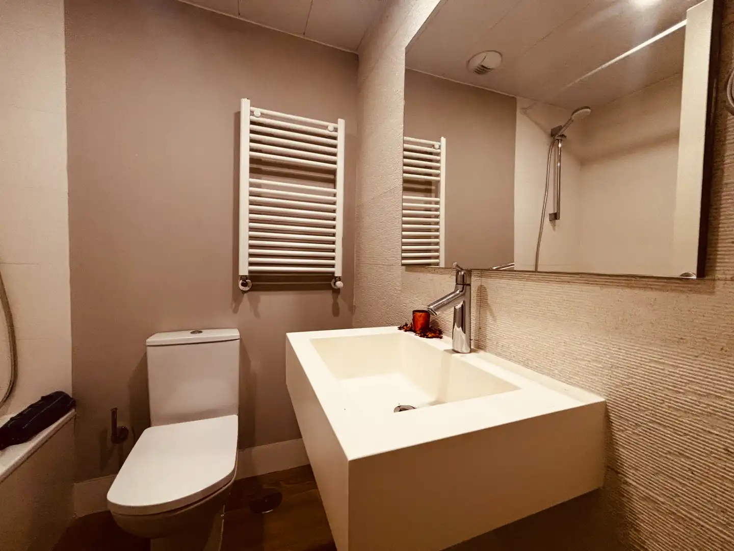 Baño de Piso en venta en Getafe con Aire acondicionado, Calefacción y Jardín privado