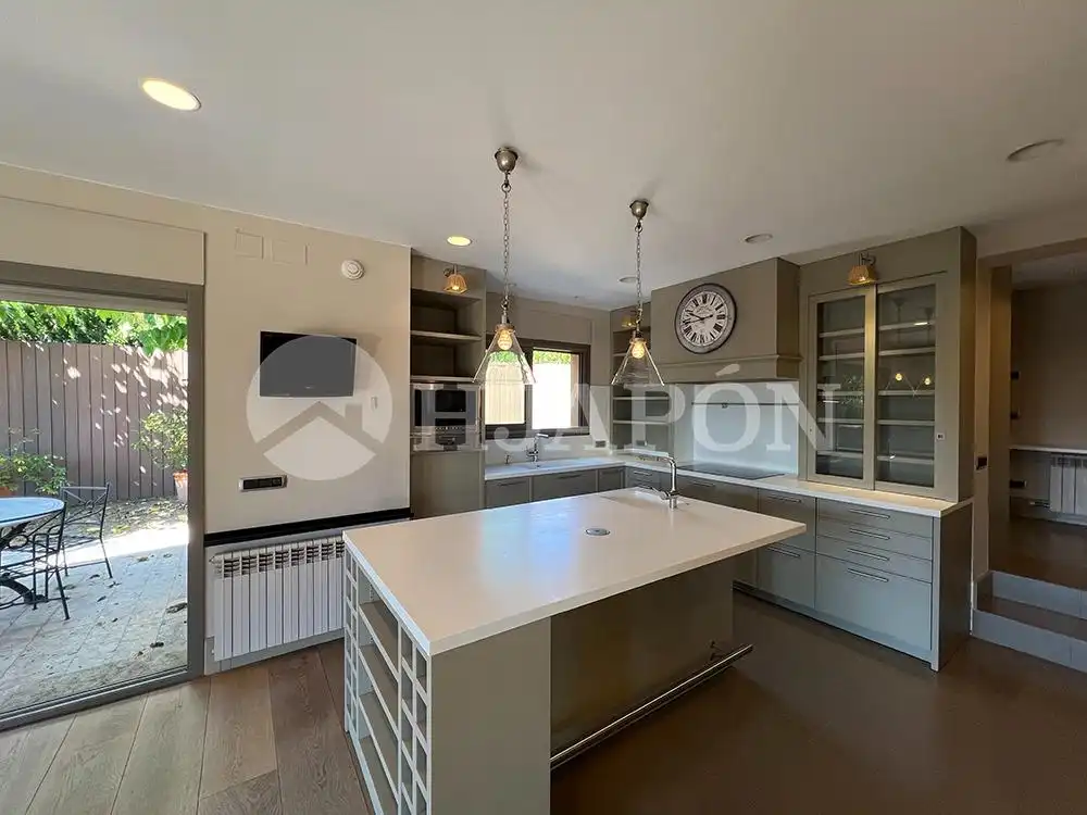 Cocina de Casa o chalet en venta en Alella con Aire acondicionado, Calefacción y Jardín privado