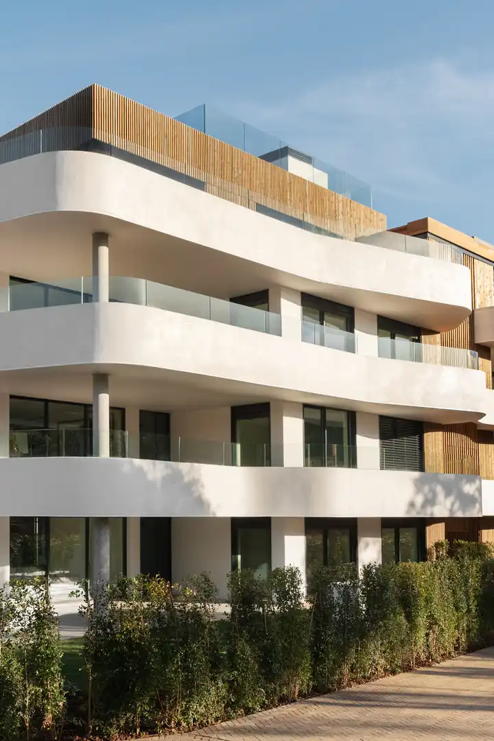Vista exterior de Planta baixa en venda en Sotogrande amb Aire condicionat, Jardí privat i Terrassa