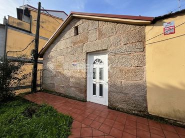 Casa bifamiliare con giardino in vendita a Rúa do Doutor Carracido