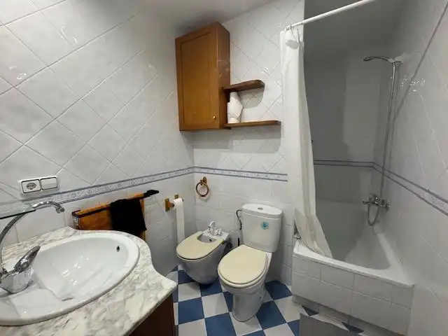 Bathroom of Flat for rent in Alcoy / Alcoi  with Air Conditioner, Heating and Terrace