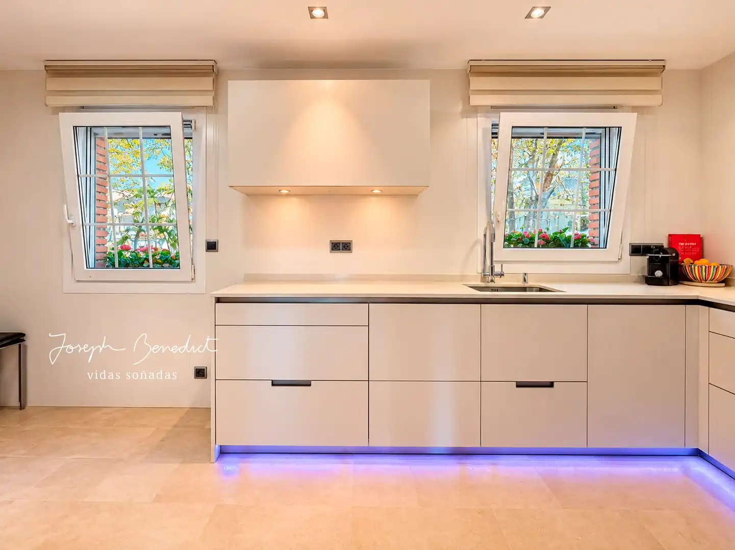 Cocina de Casa o chalet en venta en Castelldefels con Aire acondicionado, Calefacción y Jardín privado