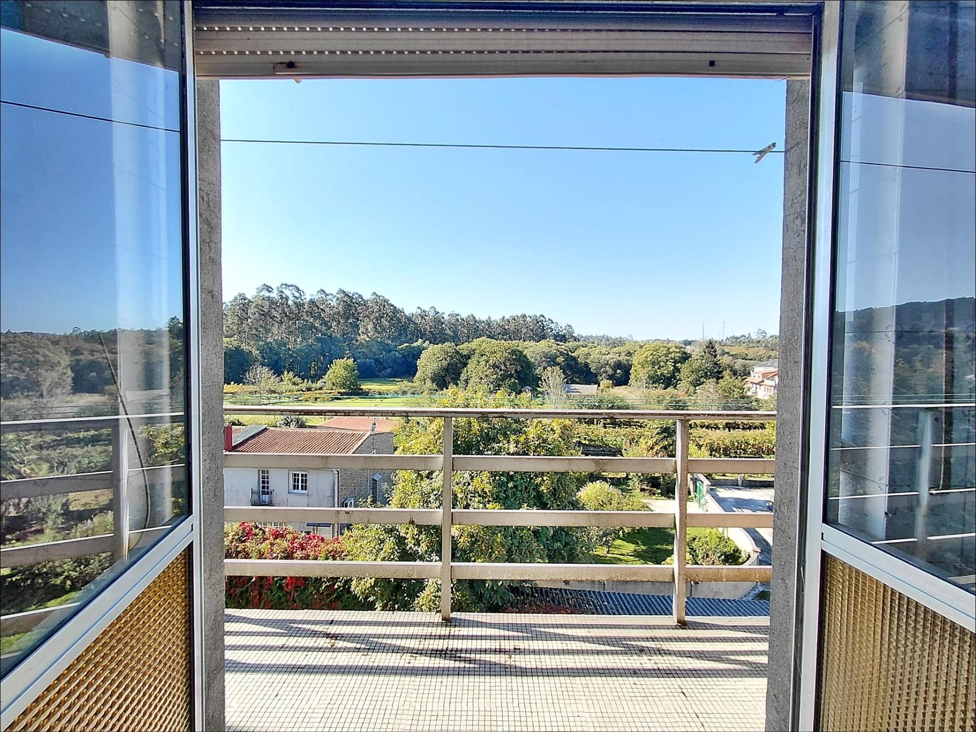 Balcony of Building for sale in Cuntis