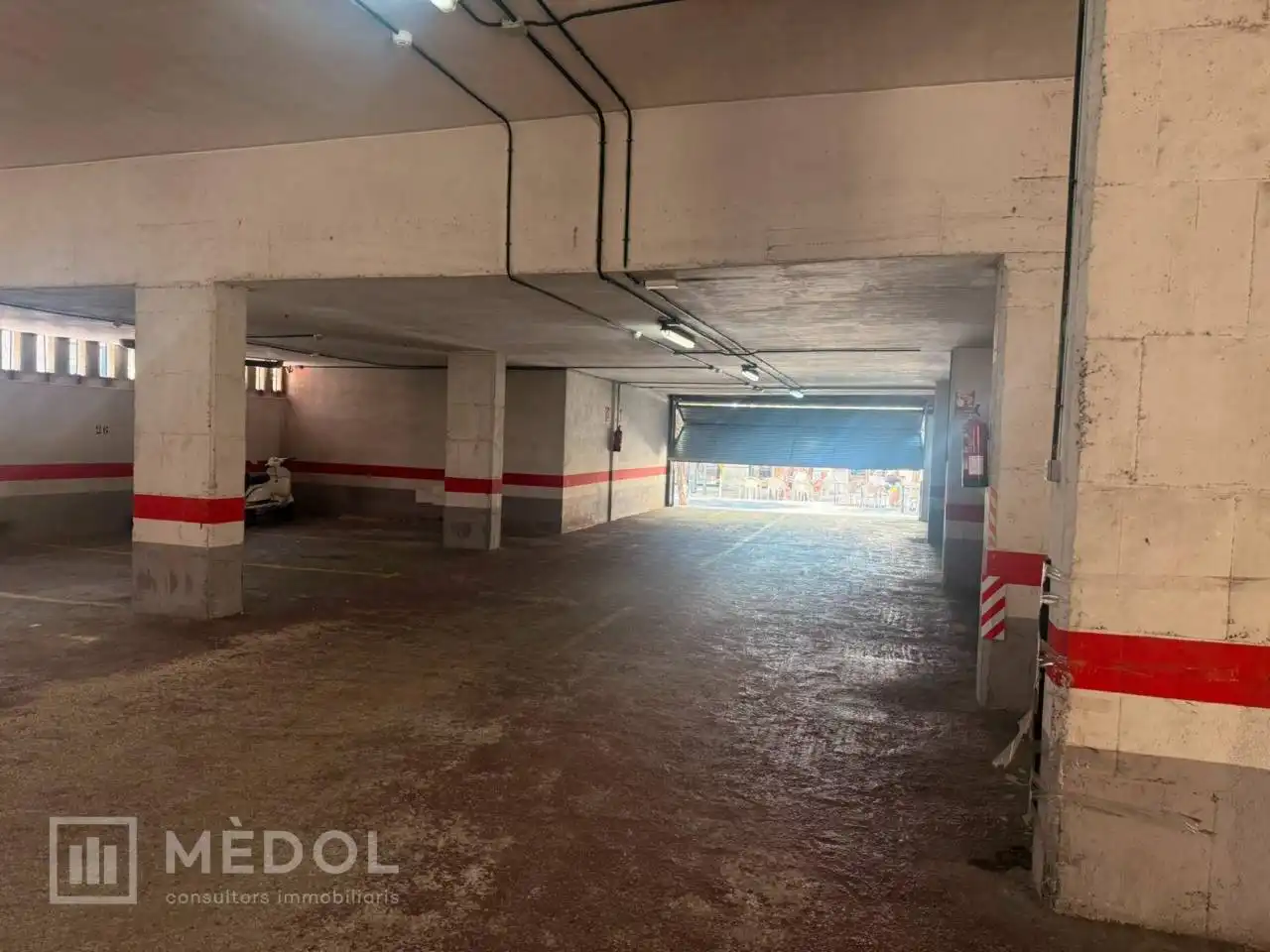 Parkplatz von Dachboden zur Miete in Tarragona mit Klimaanlage, Heizung und Parkett