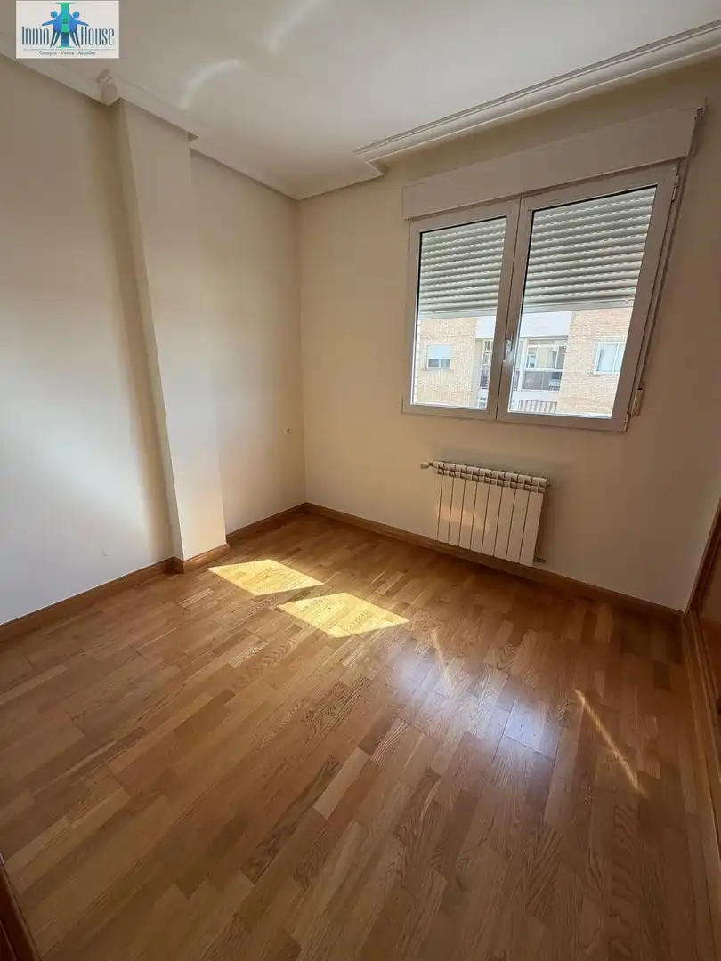 Schlafzimmer von Wohnung zur Miete in Albacete mit Klimaanlage, Heizung und Parkett