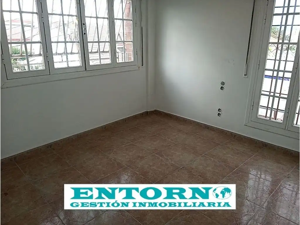 Habitación de Casa o chalet en venta en Santa Perpètua de Mogoda con Jardín privado, Terraza y Trastero