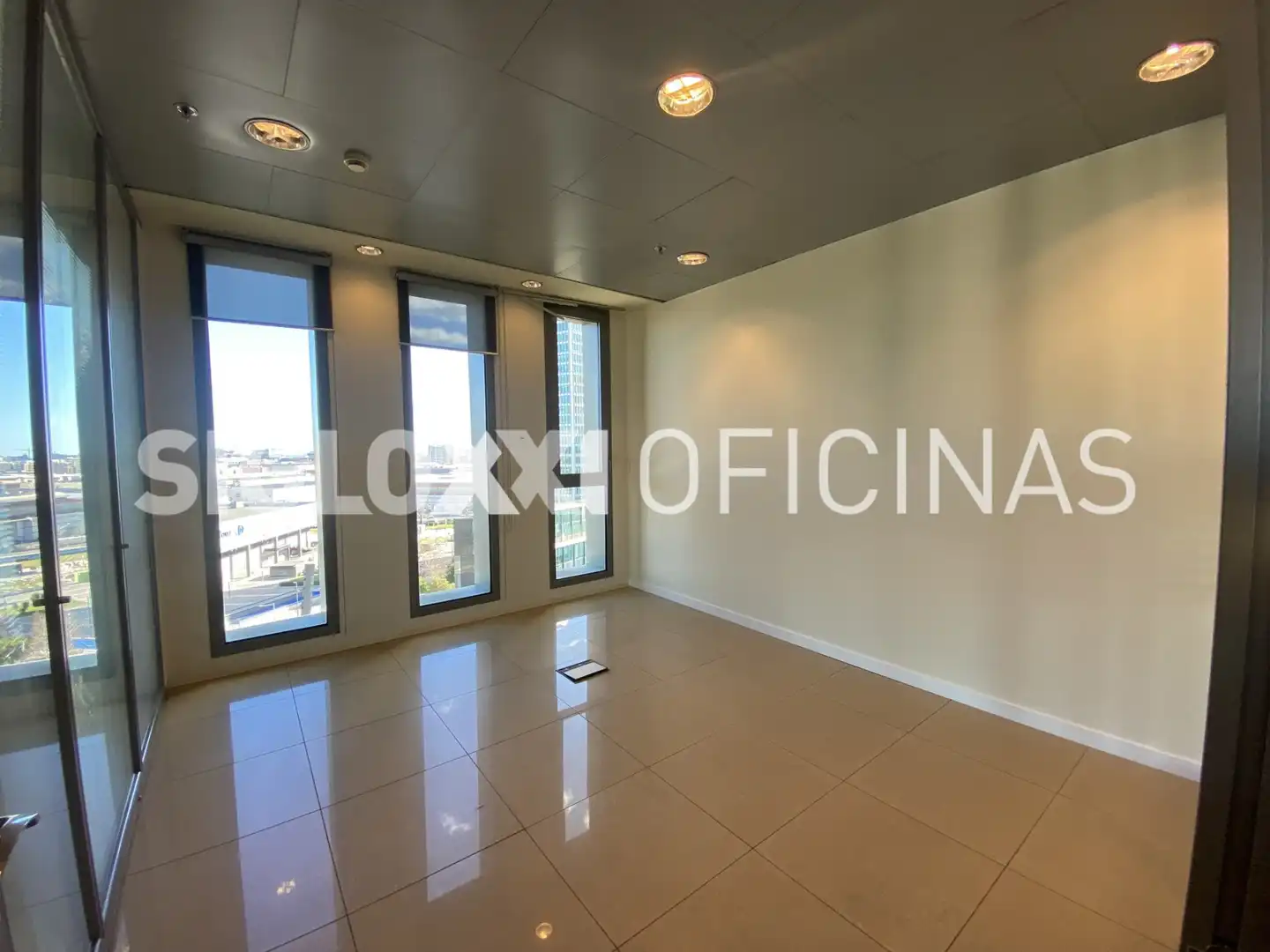Büro zur Miete in L'Hospitalet de Llobregat mit Klimaanlage und Heizung