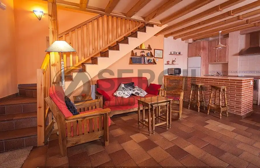 Sala d'estar de Casa o xalet en venda en Escobar de Polendos amb Calefacció, Traster i Moblat