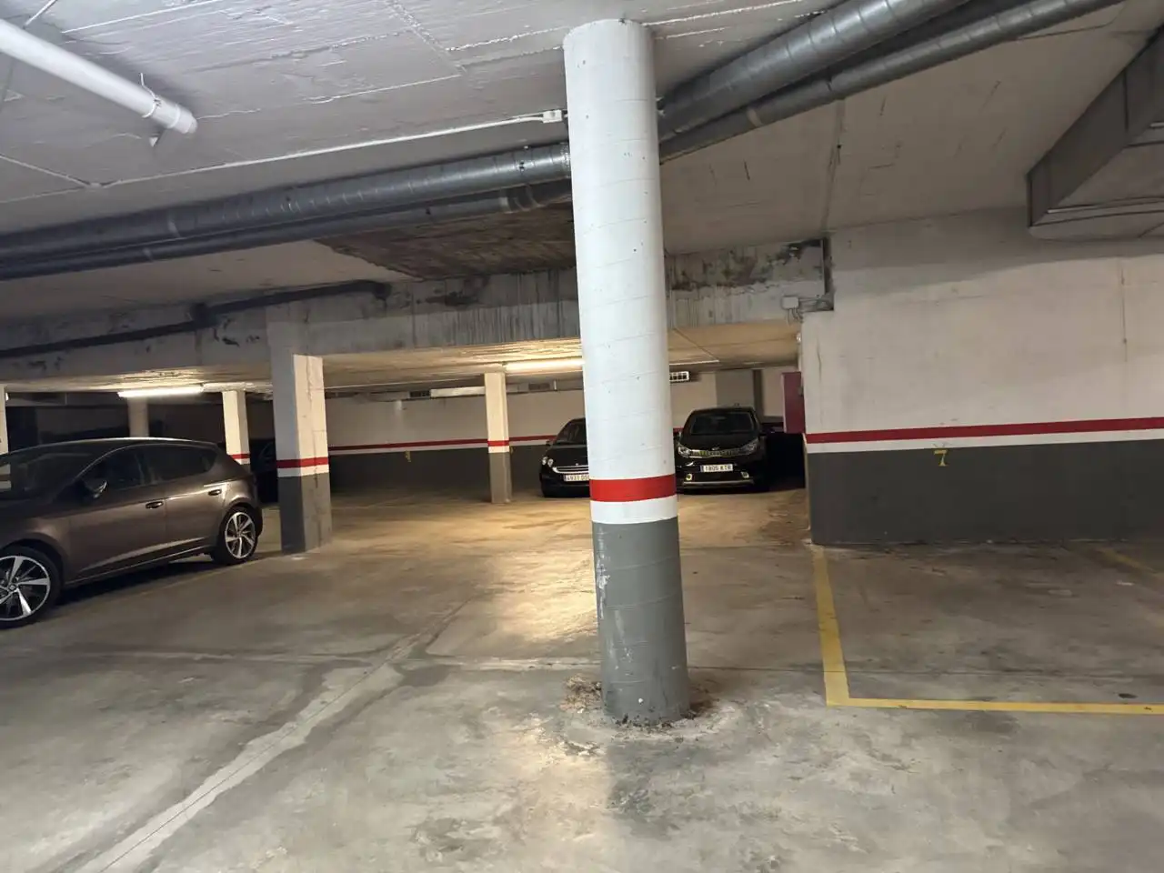 Aparcament de Pis en venda en La Roca del Vallès amb Aire condicionat, Calefacció i Jardí privat