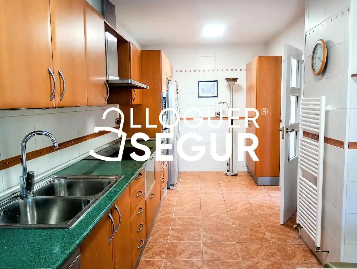 Cuina de Casa o xalet de lloguer en Cox amb Calefacció, Terrassa i Traster
