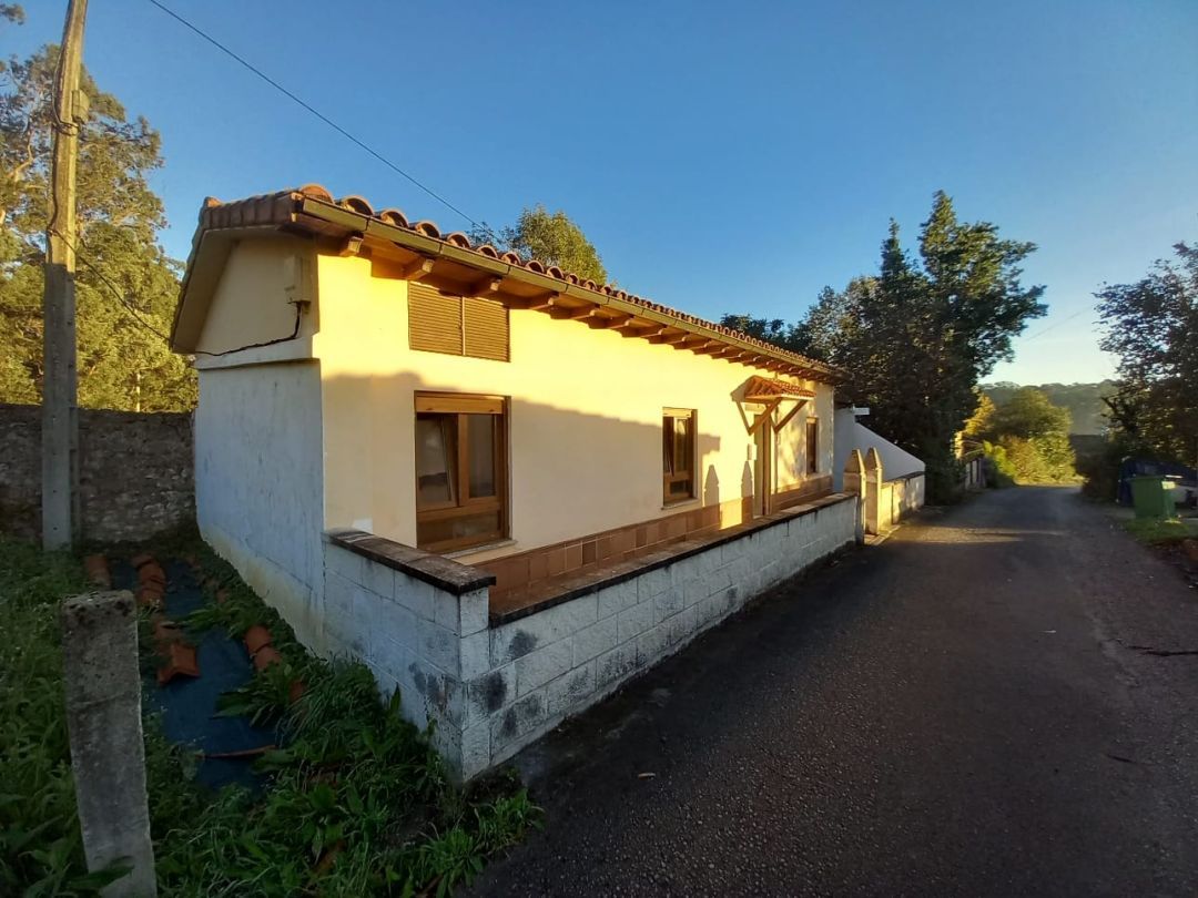 Exterior view of House or chalet for sale in Marina de Cudeyo