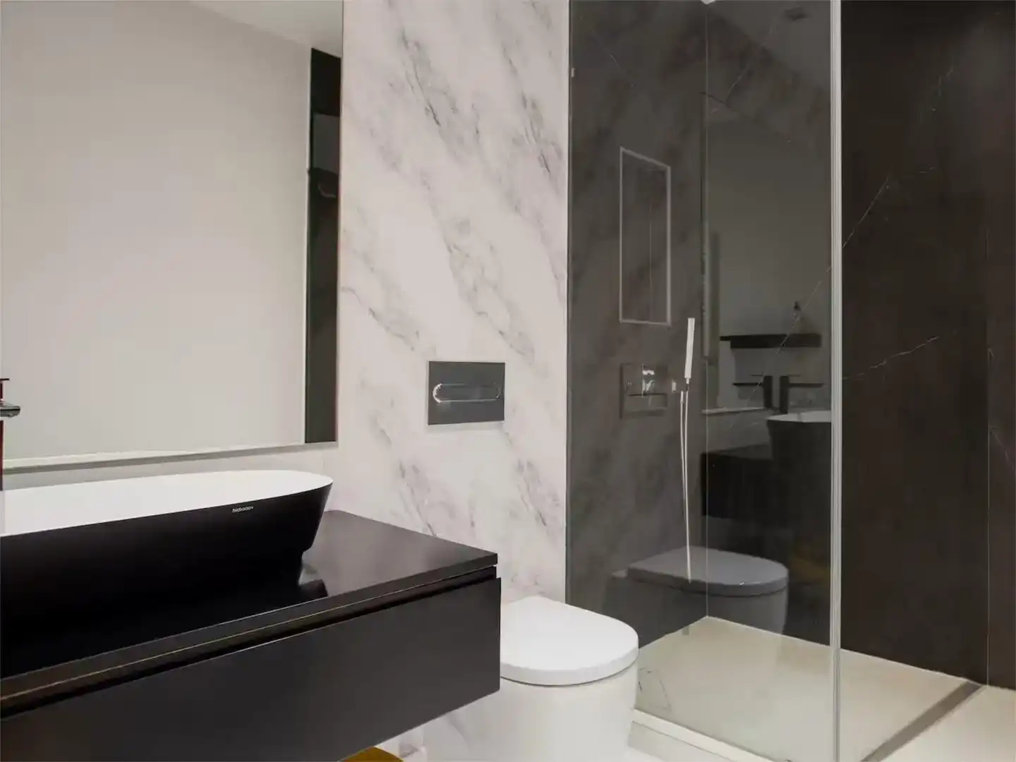 Bathroom of Flat for sale in  Barcelona Capital  with Air Conditioner and Balcony