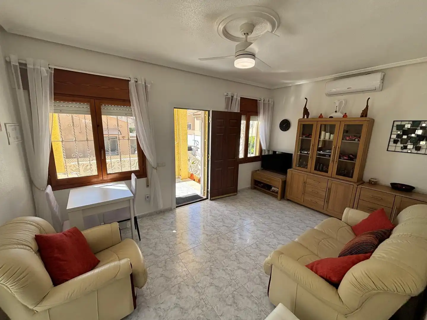 Sala de estar de Casa o chalet en venta en Rojales con Jardín privado, Terraza y Piscina