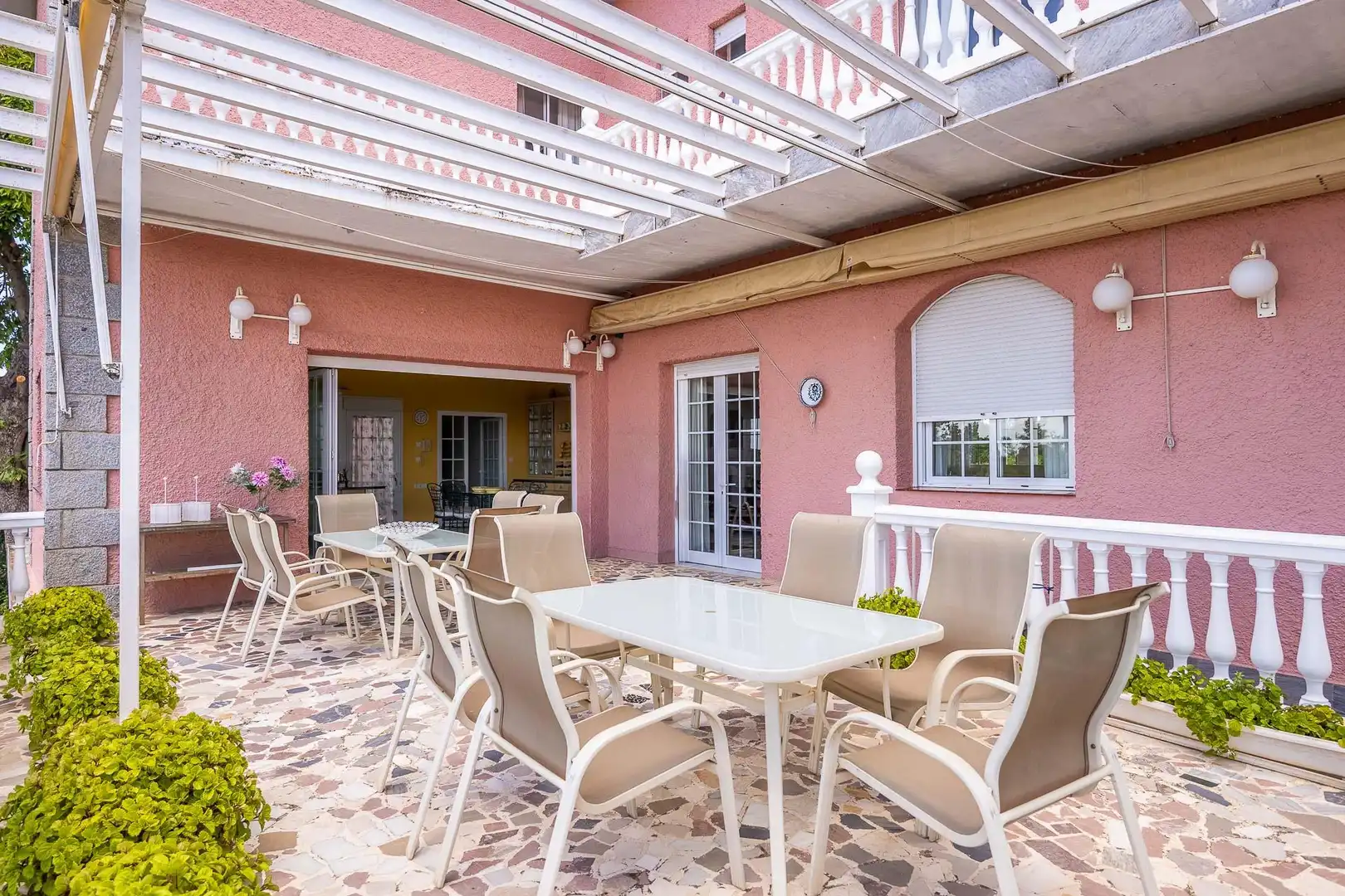 Terrassa de Finca rústica en venda en Sanlúcar la Mayor amb Calefacció, Jardí privat i Terrassa