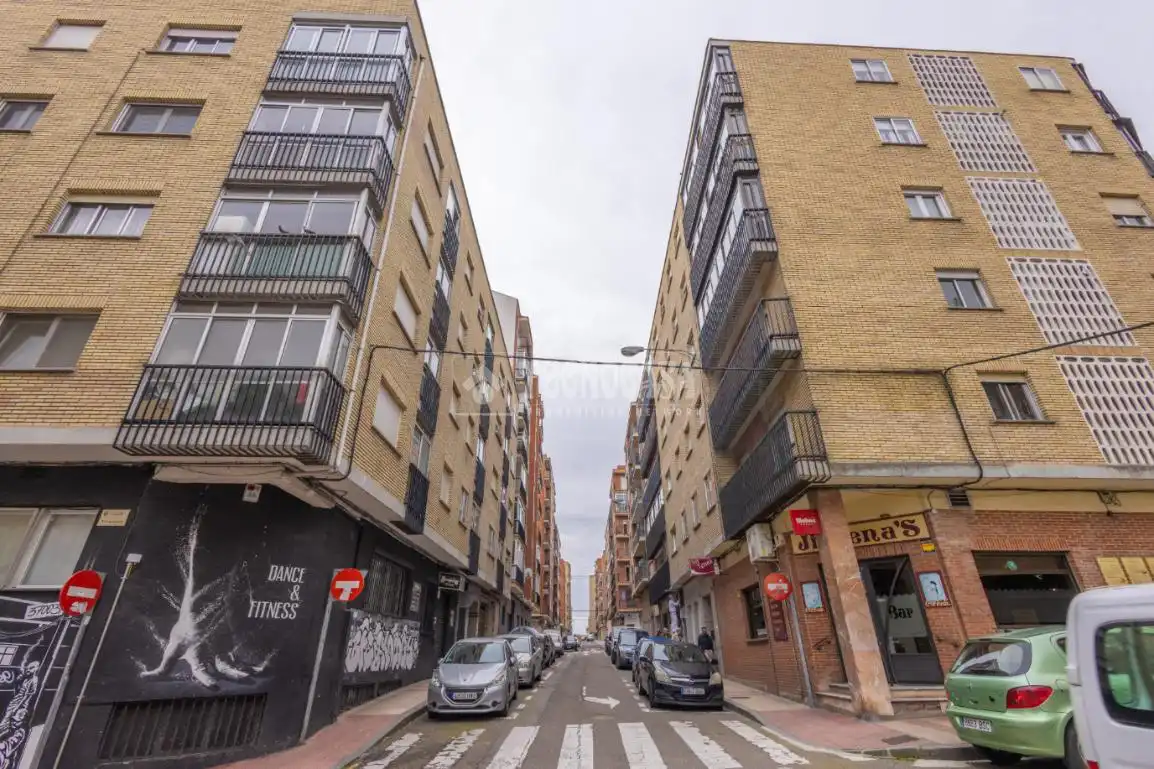 Vista exterior de Piso en venta en Salamanca con Calefacción, Terraza y Balcón