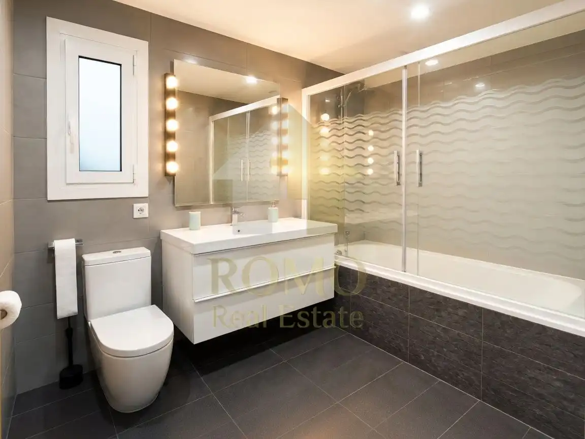Flat for sale in Carrer del Cadí, imagen 6