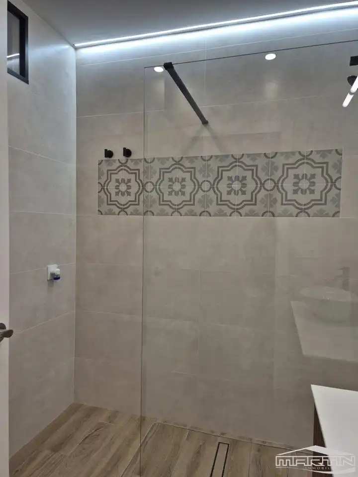 Baño de Piso de alquiler en Lucena con Aire acondicionado, Terraza y Amueblado