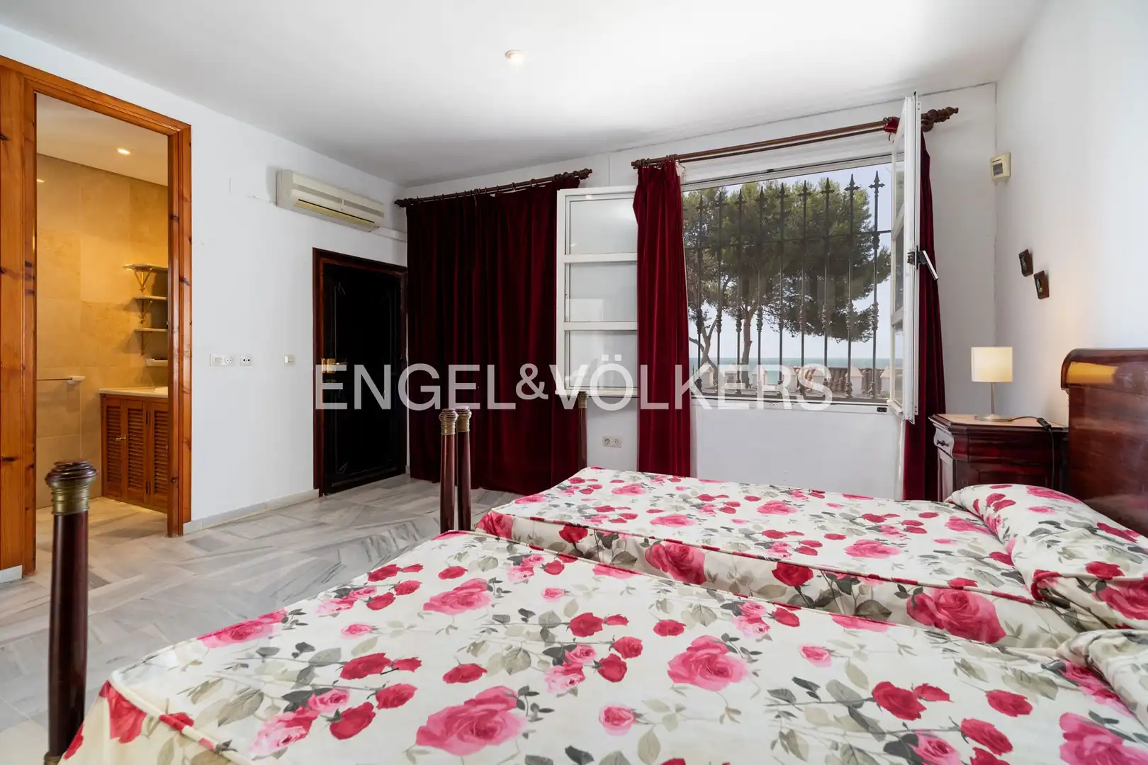 Bedroom of Houses for sale in Sanlúcar de Barrameda  with Air Conditioner, Heating and Private garden