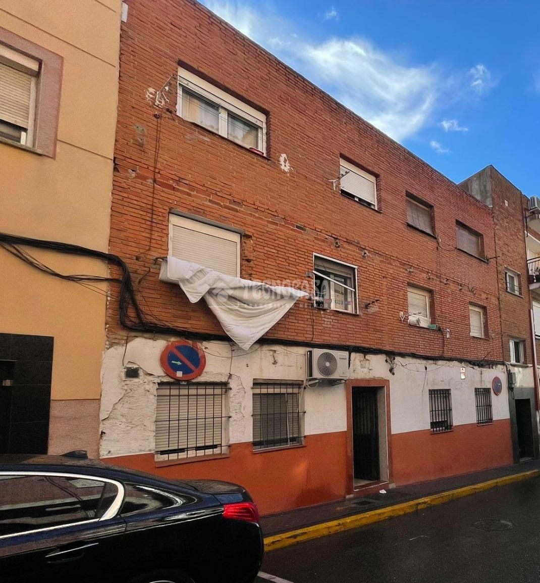 Vista exterior de Edifici en venda en Leganés