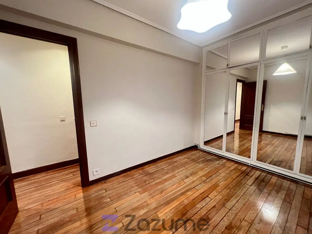 Schlafzimmer von Wohnung zur Miete in Bilbao  mit Heizung, Terrasse und Möbliert