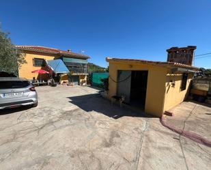 Vista exterior de Casa o xalet en venda en Godelleta amb Aire condicionat, Jardí privat i Terrassa