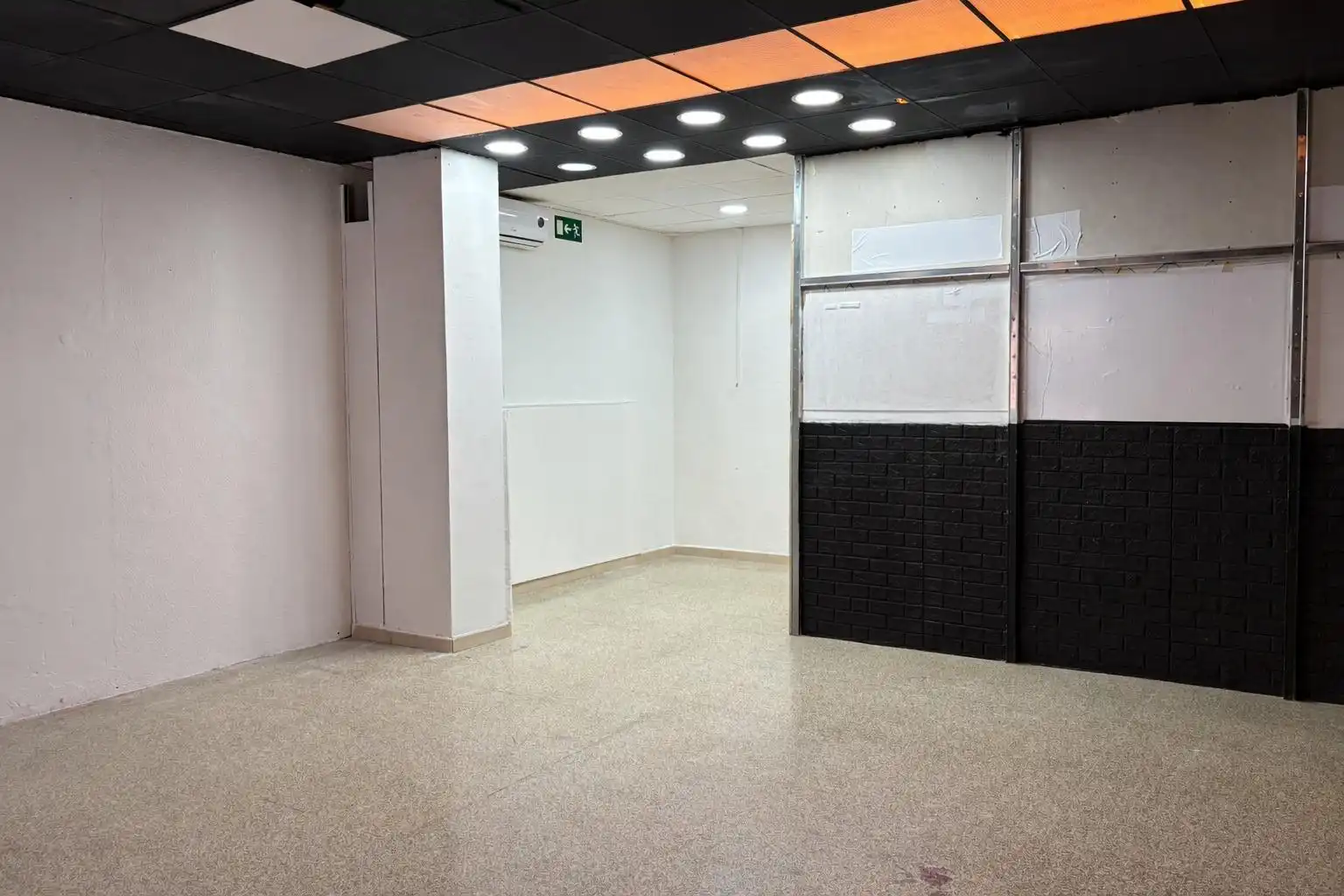 Commercial properties for sale in Carrer MARE DE DEU DE NURIA, Instituts