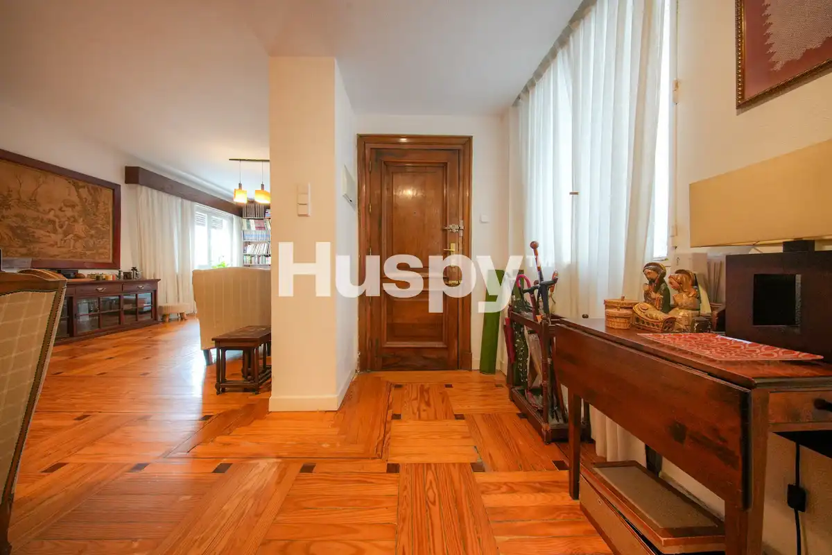 Piso con ascensor en venta en Plaza de San Juan de la Cruz, imagen 3