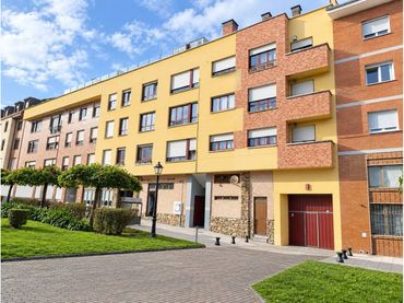 Piso con balcón en venta en Plaza Pueblo de Madrid