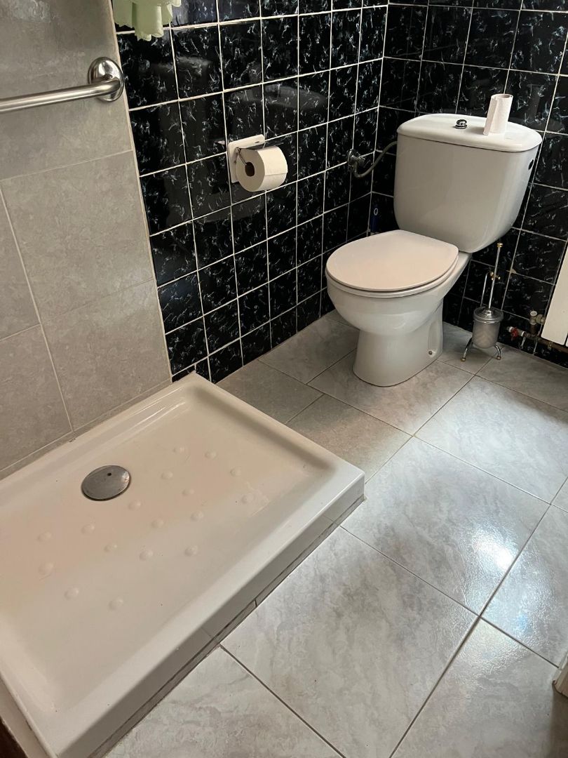 Bathroom of Flat for sale in  Logroño  with Heating, Furnished and Oven