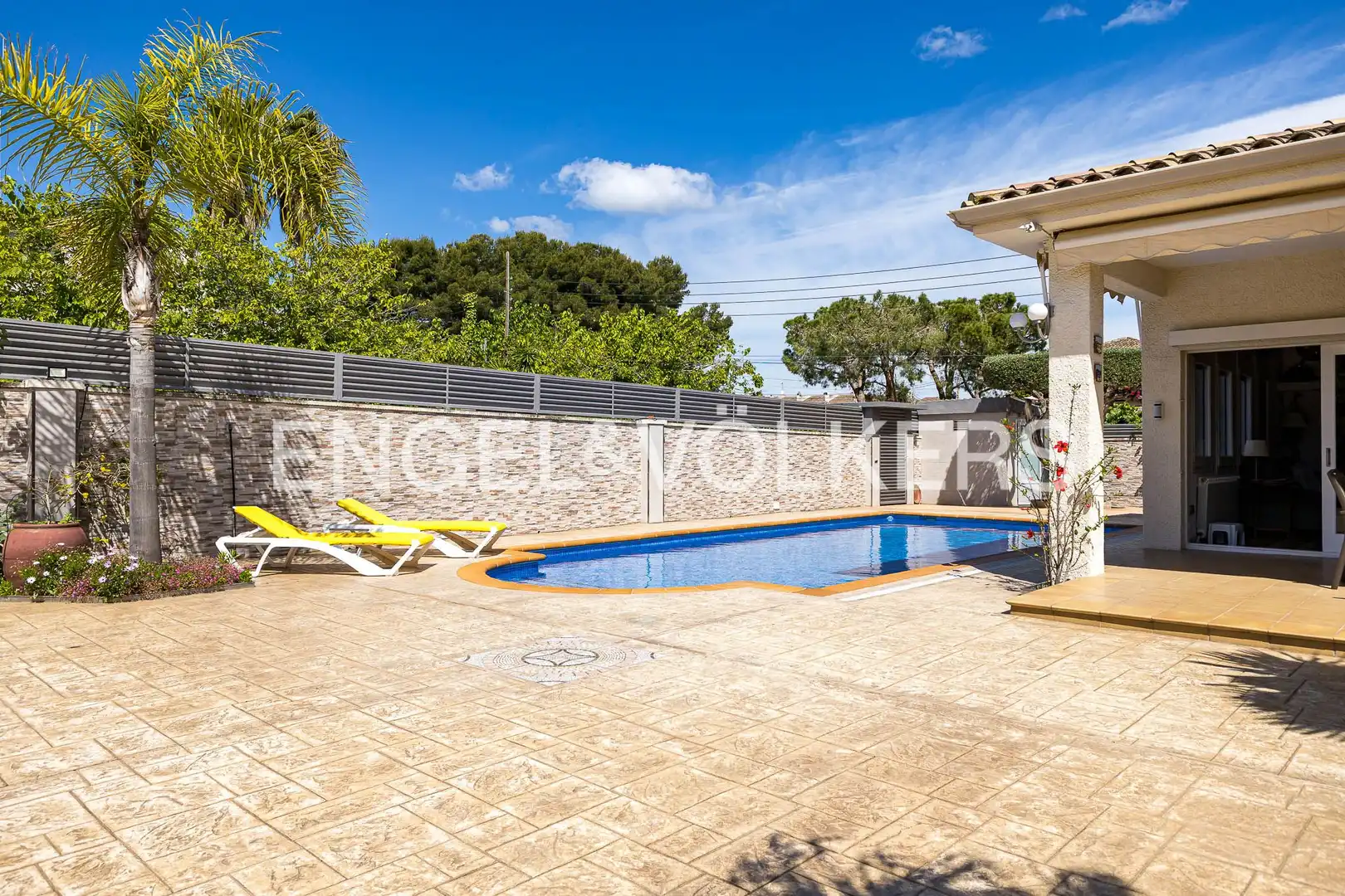 Swimming pool of Houses for sale in Roda de Berà  with Air Conditioner, Heating and Private garden