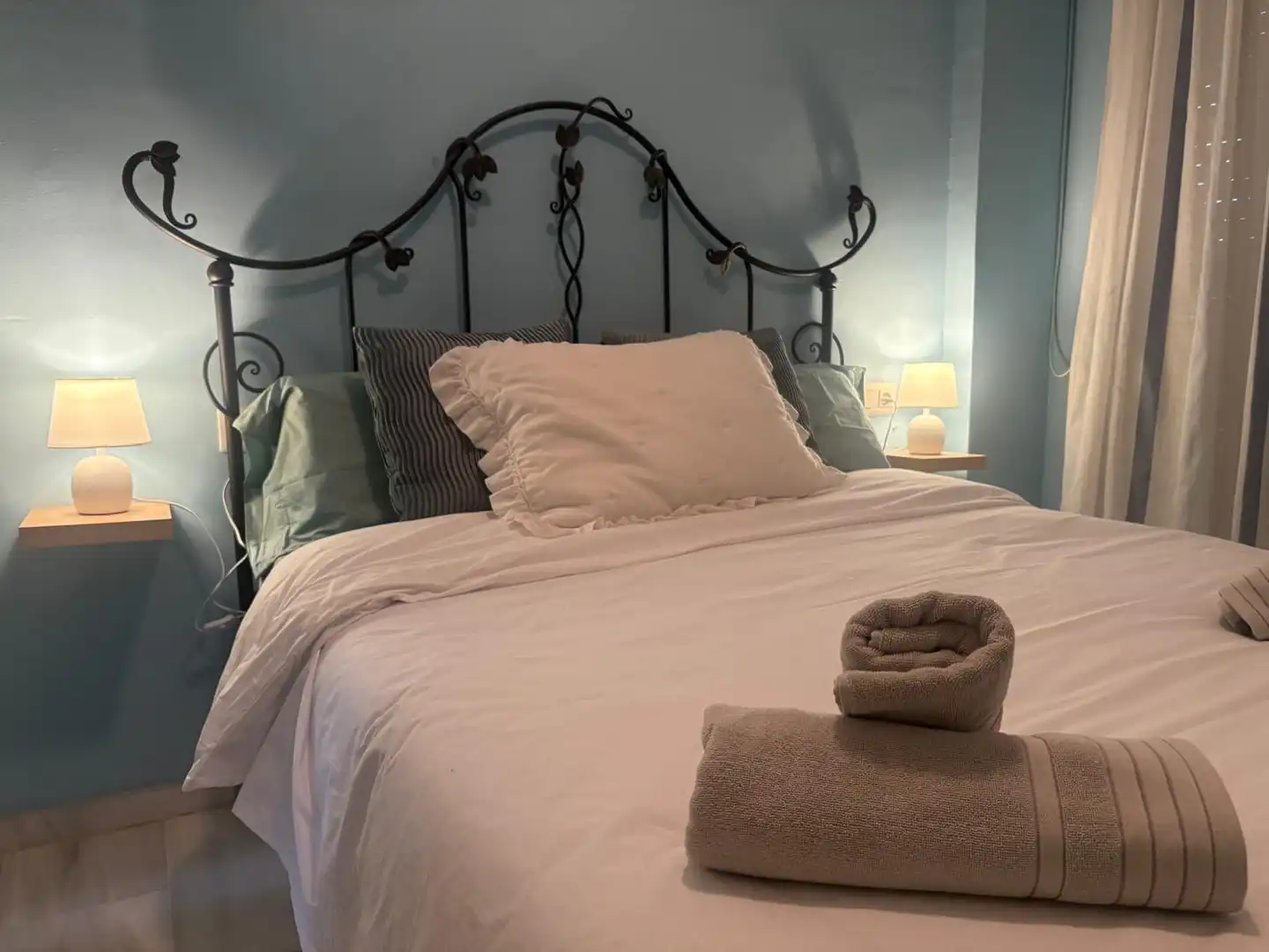 Schlafzimmer von Einfamilien-Reihenhaus zum Verkauf in El Portil mit Heizung, Terrasse und Möbliert