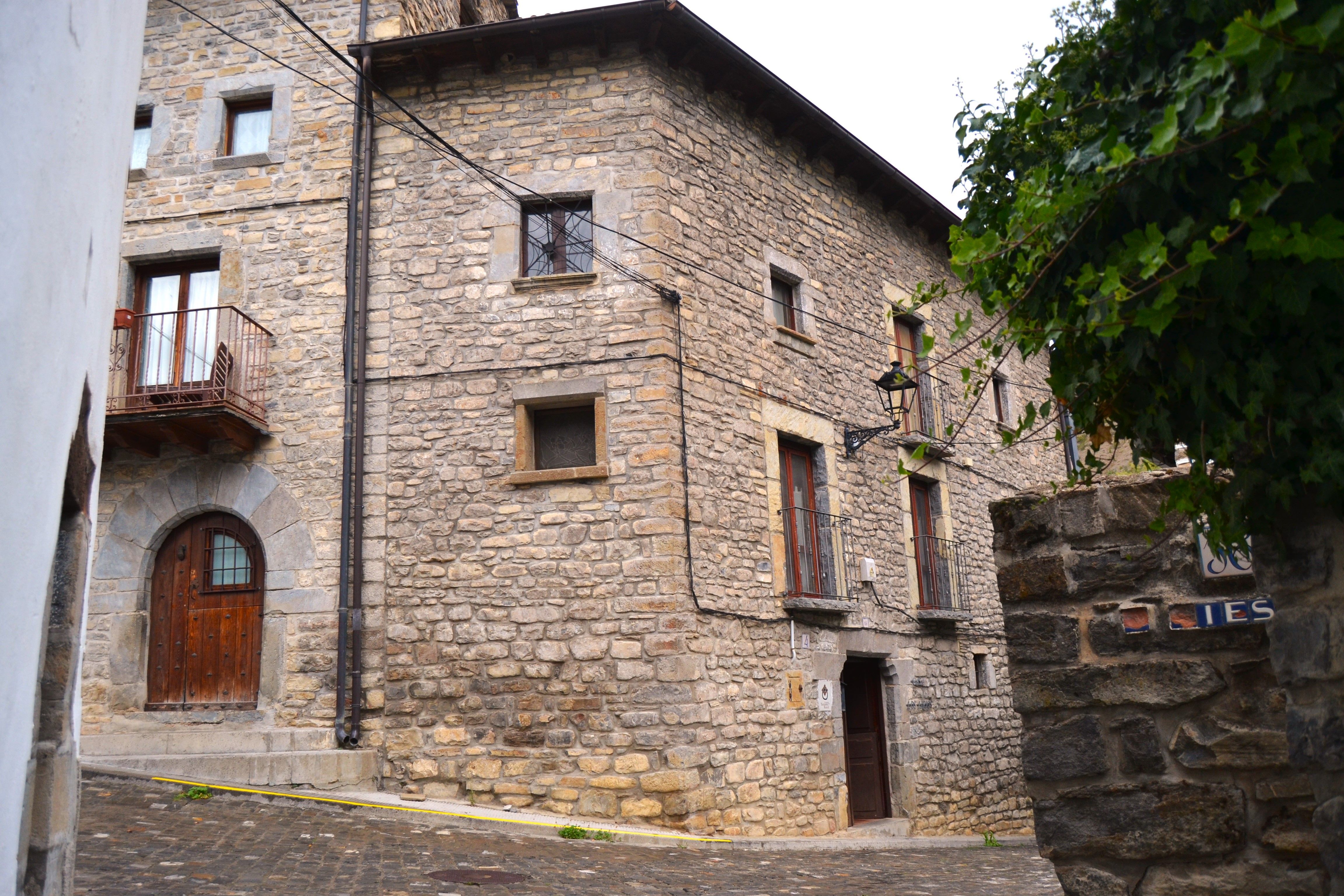 Vista exterior de Casa o xalet en venda en Borau amb Calefacció, Parquet i Traster
