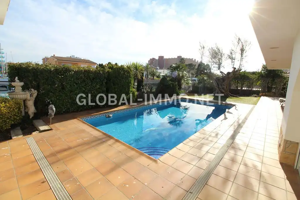 Piscina de Casa o chalet en venta en Roses con Aire acondicionado, Calefacción y Jardín privado