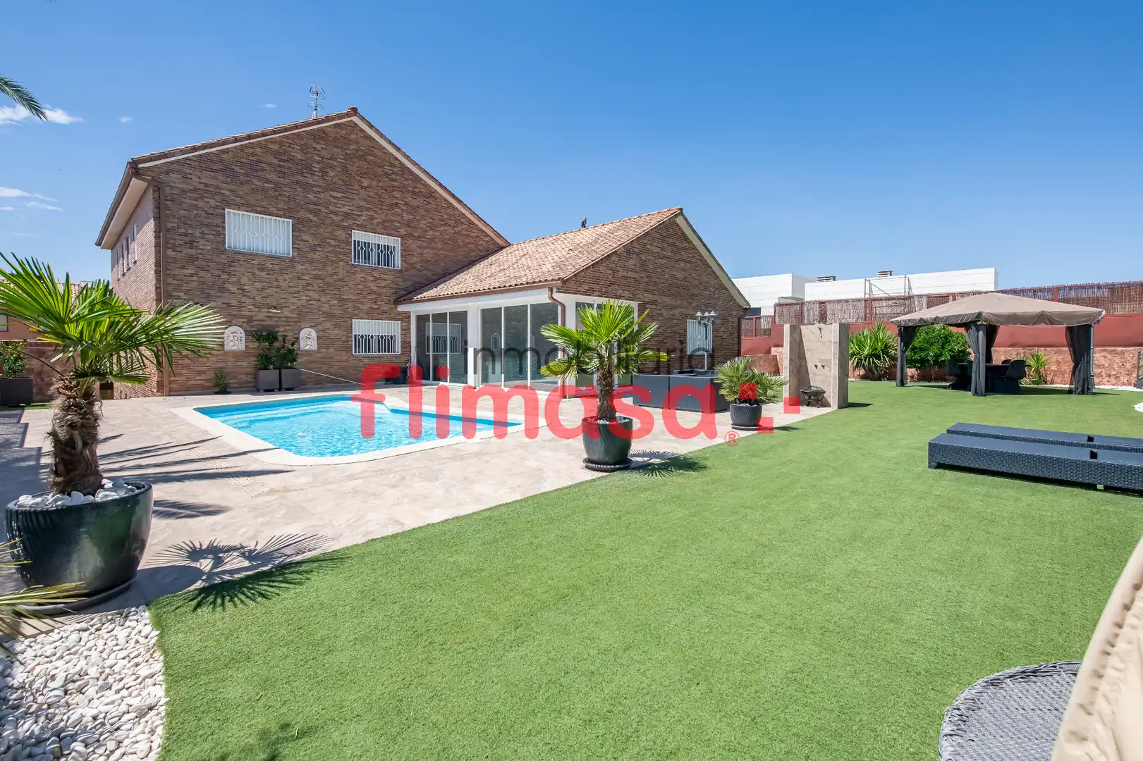 Swimming pool of Houses for sale in Villaviciosa de Odón  with Air Conditioner, Heating and Private garden