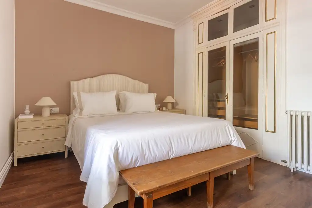Bedroom of Apartments for sale in Barcelona  with Air Conditioner, Heating and Parquet flooring