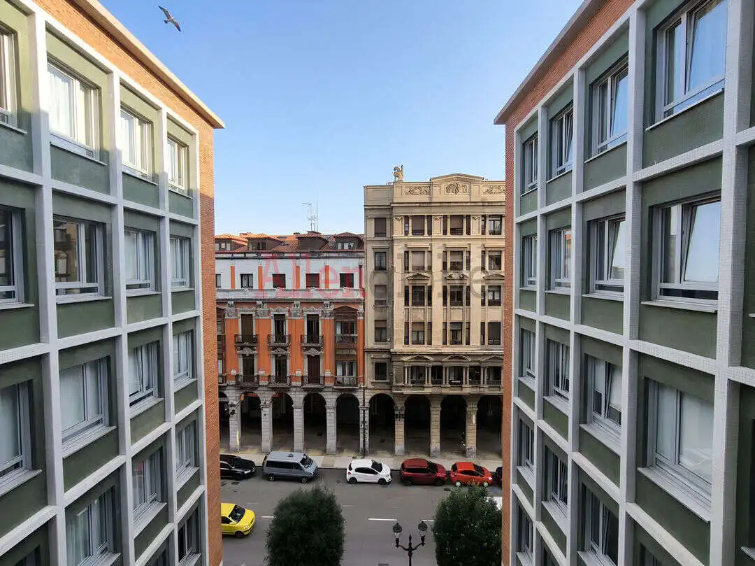Außenansicht von Wohnung zur Miete in Gijón  mit Heizung und Abstellraum
