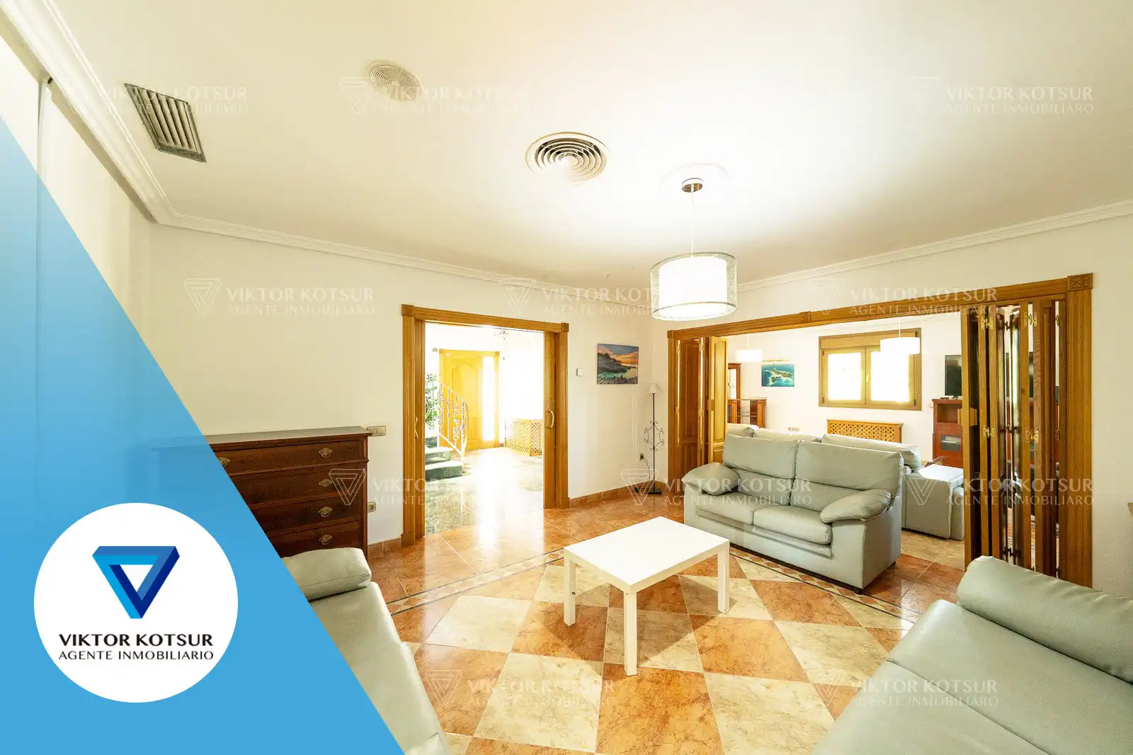 Sala d'estar de Casa o xalet en venda en Roquetas de Mar amb Aire condicionat, Calefacció i Jardí privat