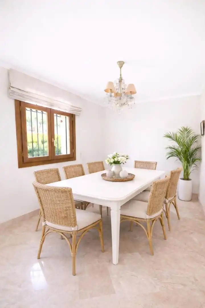 Menjador de Casa o xalet de lloguer en Marbella amb Aire condicionat, Jardí privat i Terrassa