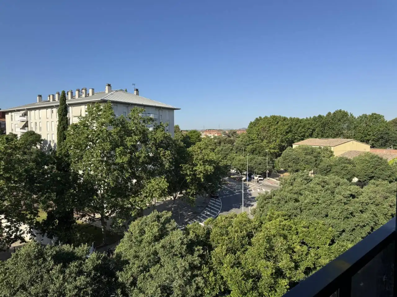 Vista exterior de Piso en venta en Cerdanyola del Vallès con Calefacción y Terraza