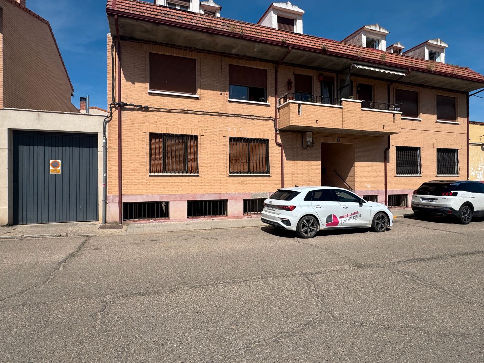 Exterior view of Flat for sale in Nava del Rey  with Heating, Furnished and Oven