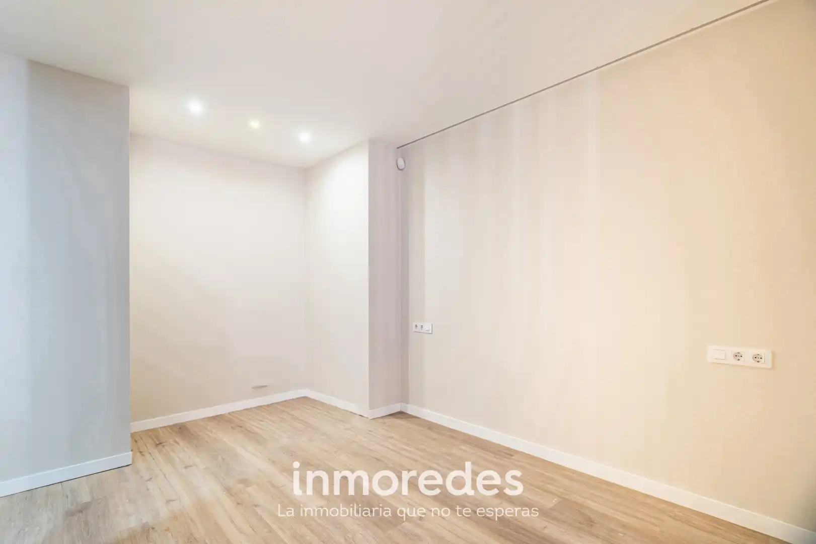 Schlafzimmer von Wohnung zum Verkauf in Santa Coloma de Gramenet mit Klimaanlage, Parkett und Ofen