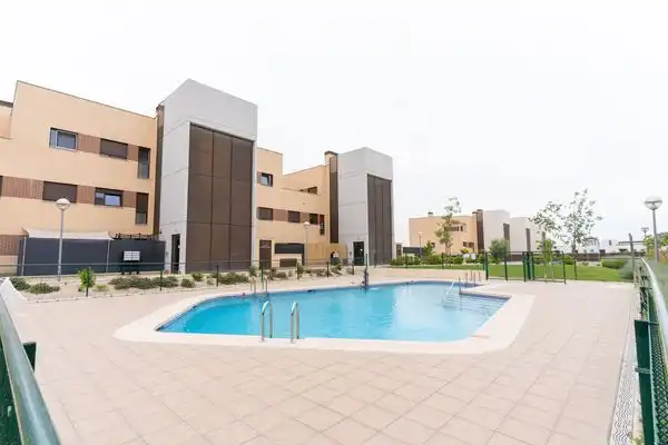 Swimming pool of Flat for rent in Madrid  with Storage room, Pets allowed and Community pool