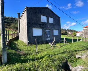 Vista exterior de Casa o xalet en venda en Boiro amb Jardí privat