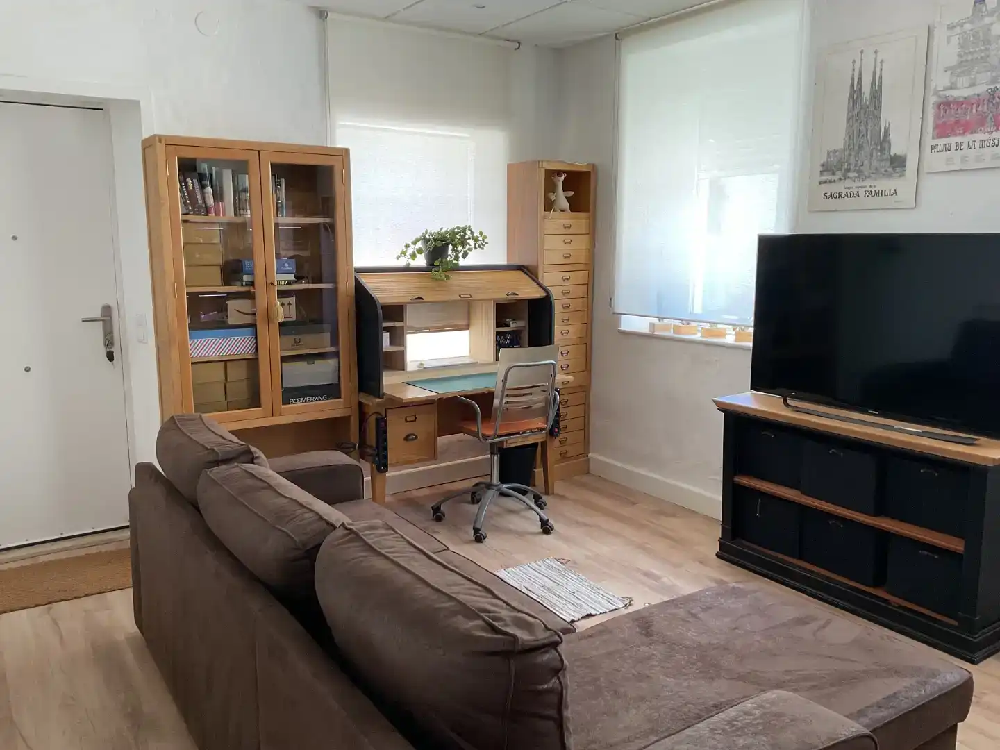 Sala d'estar de Casa adosada en venda en Villaturiel amb Balcó