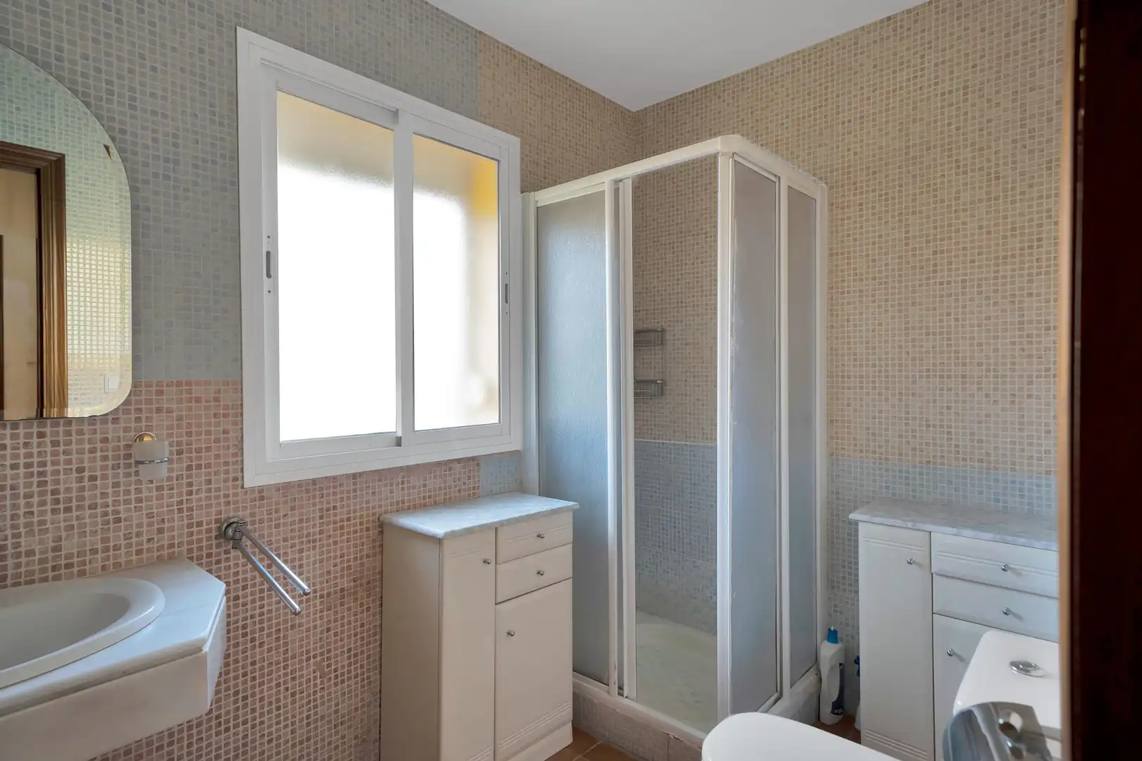 Baño de Casa adosada en venta en Estepona con Aire acondicionado, Calefacción y Jardín privado